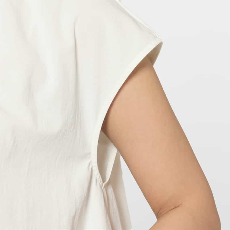 BARNEYS NEW YORK ウォッシャブル フレンチスリーブ タックシャツ WHITE