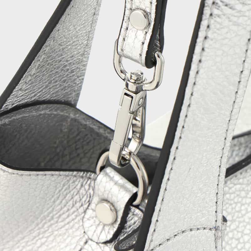 RIPANI RIPANI＜リパーニ＞ メタリックハンドバッグ “ANNA“ SILVER
