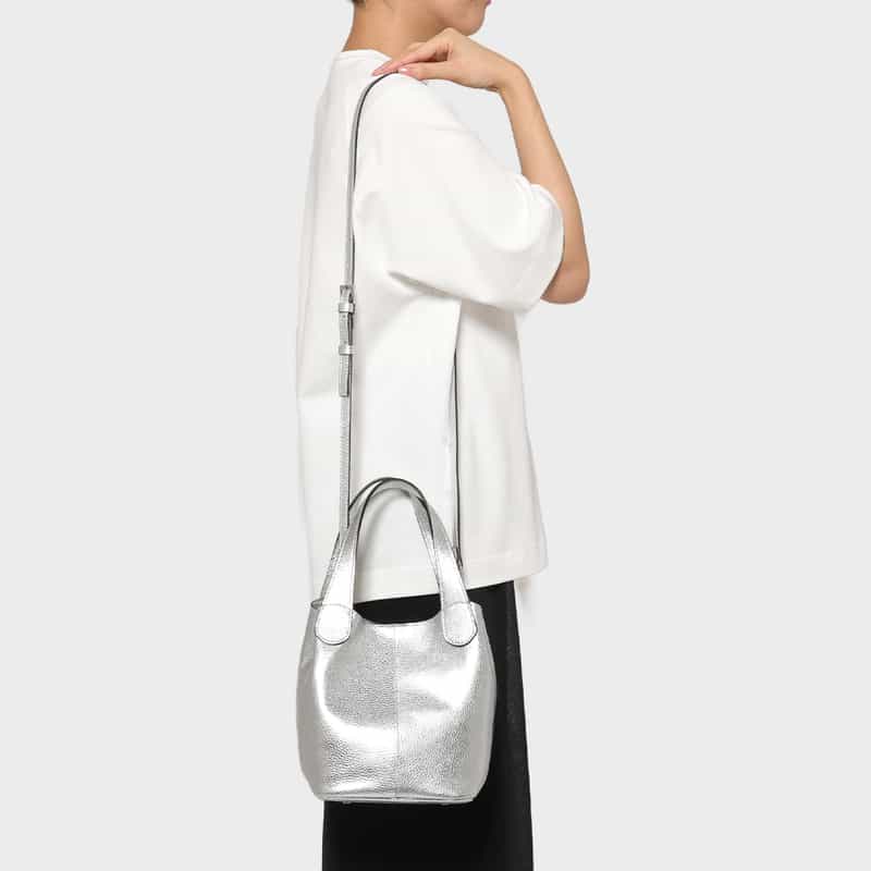 RIPANI RIPANI＜リパーニ＞ メタリックハンドバッグ “ANNA“ SILVER