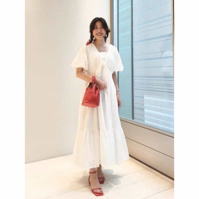 BARNEYS NEW YORK アンクルストラップ フラットサンダル RED