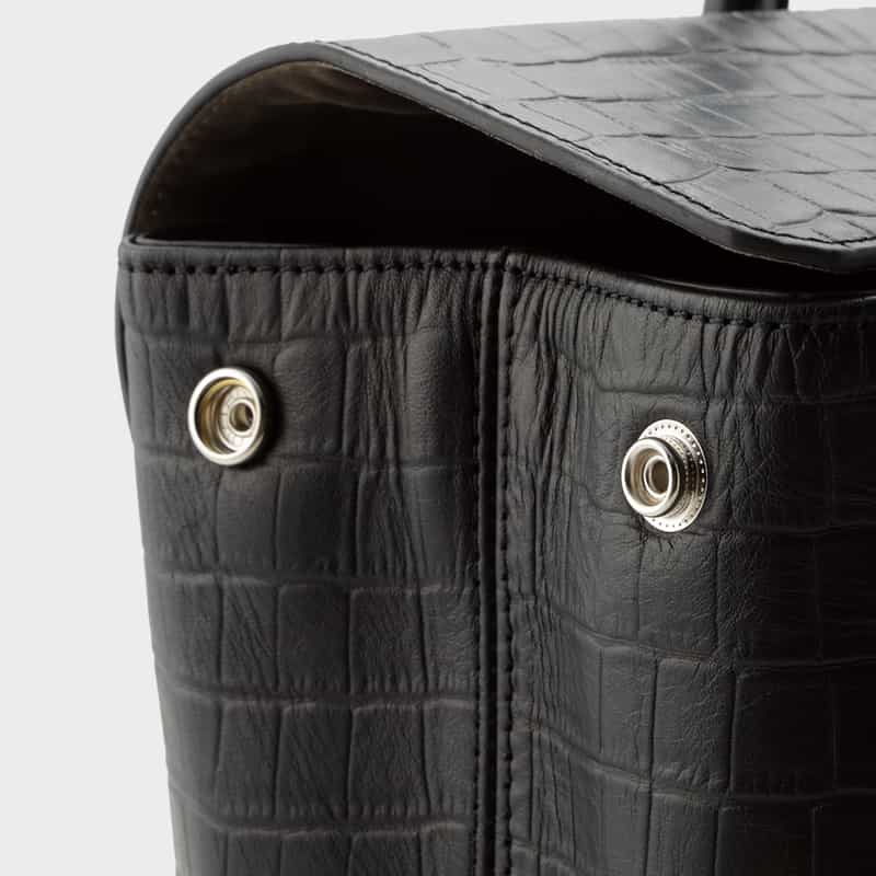BARNEYS NEW YORK フラップ付きクロコ型押しトートバッグ BLACK