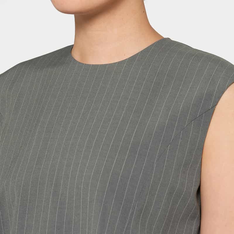 BARNEYS NEW YORK セットアップ ウォッシャブル ストライプ柄ブレアブラウス GRAY