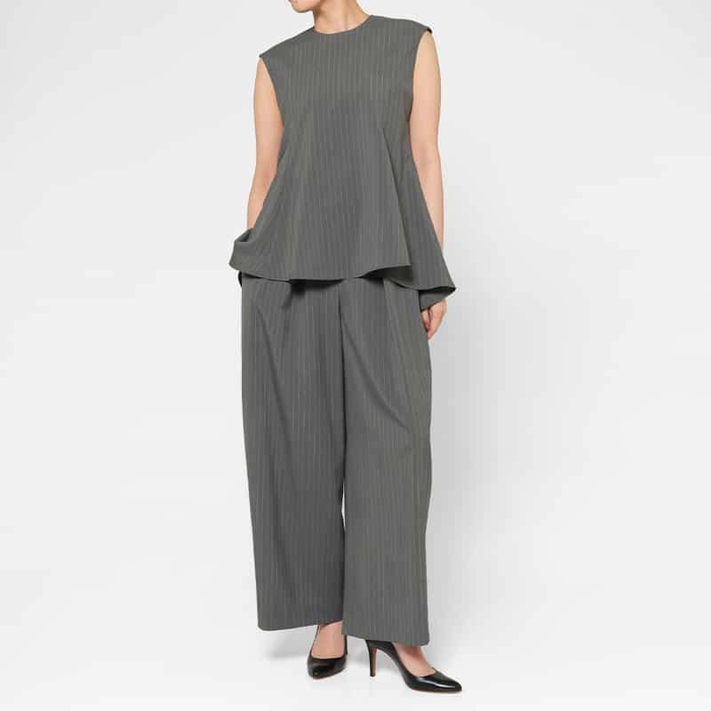 BARNEYS NEW YORK セットアップ ウォッシャブル ストライプ柄バレルレッグパンツ GRAY