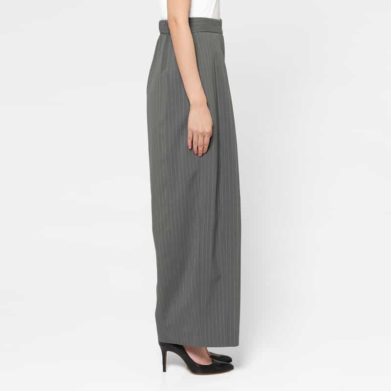 BARNEYS NEW YORK セットアップ ウォッシャブル ストライプ柄バレルレッグパンツ GRAY