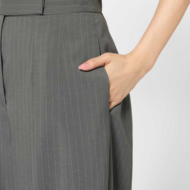 BARNEYS NEW YORK セットアップ ウォッシャブル ストライプ柄バレルレッグパンツ GRAY