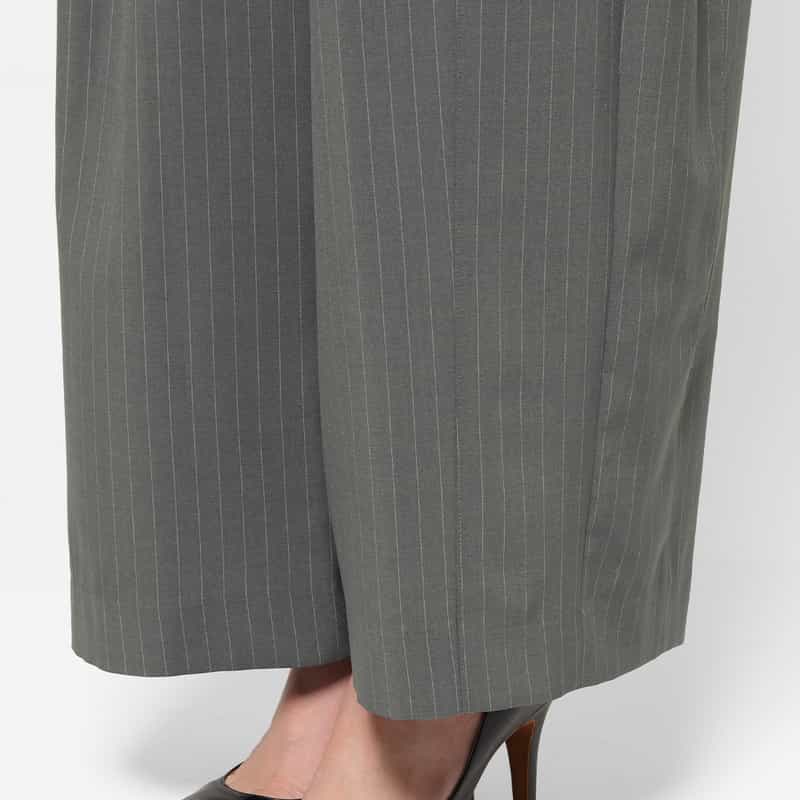 BARNEYS NEW YORK セットアップ ウォッシャブル ストライプ柄バレルレッグパンツ GRAY