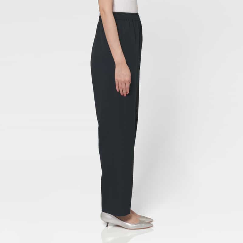 BARNEYS NEW YORK ウォッシャブル サイドタック入りイージーストレートパンツ NAVY