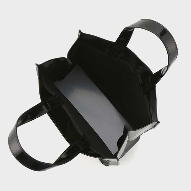 BARNEYS NEW YORK ロゴ入りPVCトートバッグ／無地（M） BLACK