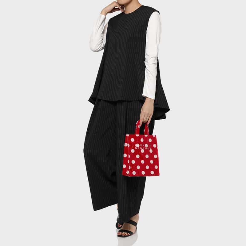 BARNEYS NEW YORK ロゴ入りPVCトートバッグ／ドット柄（M） RED