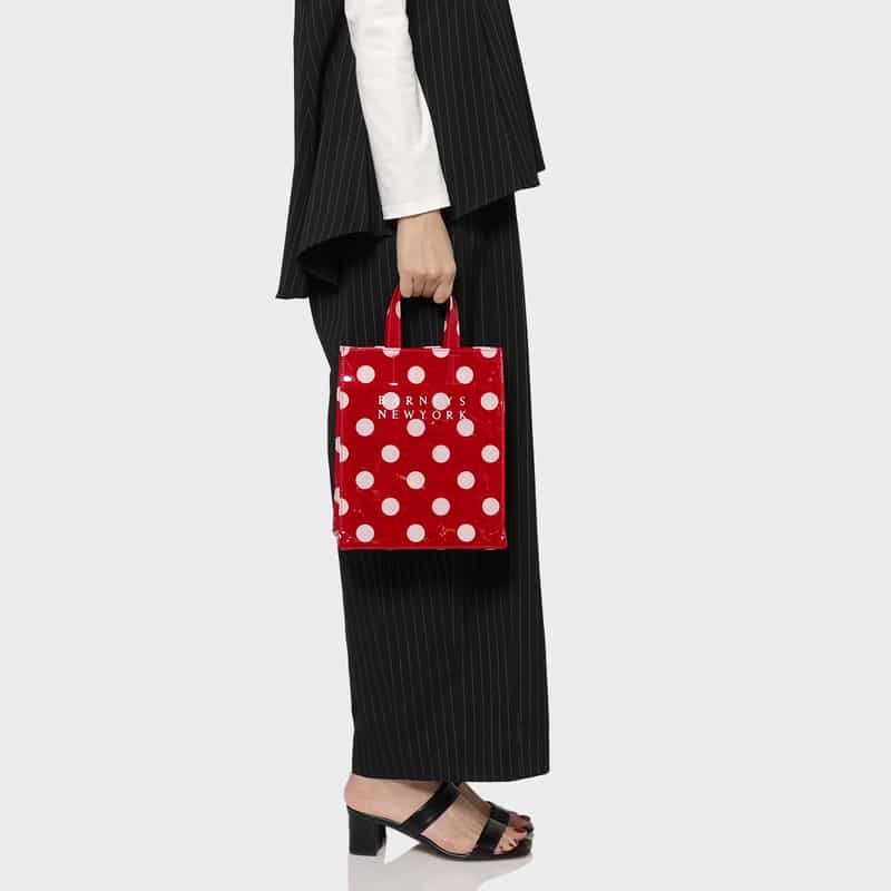 BARNEYS NEW YORK ロゴ入りPVCトートバッグ／ドット柄（M） RED