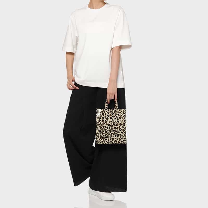 BARNEYS NEW YORK ロゴ入りPVCトートバッグ／レオパード柄（M） BEIGE