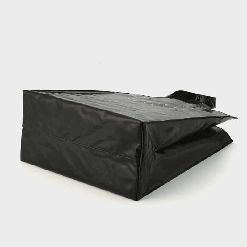 BARNEYS NEW YORK ロゴ入りPVCトートバッグ／無地（L） BLACK