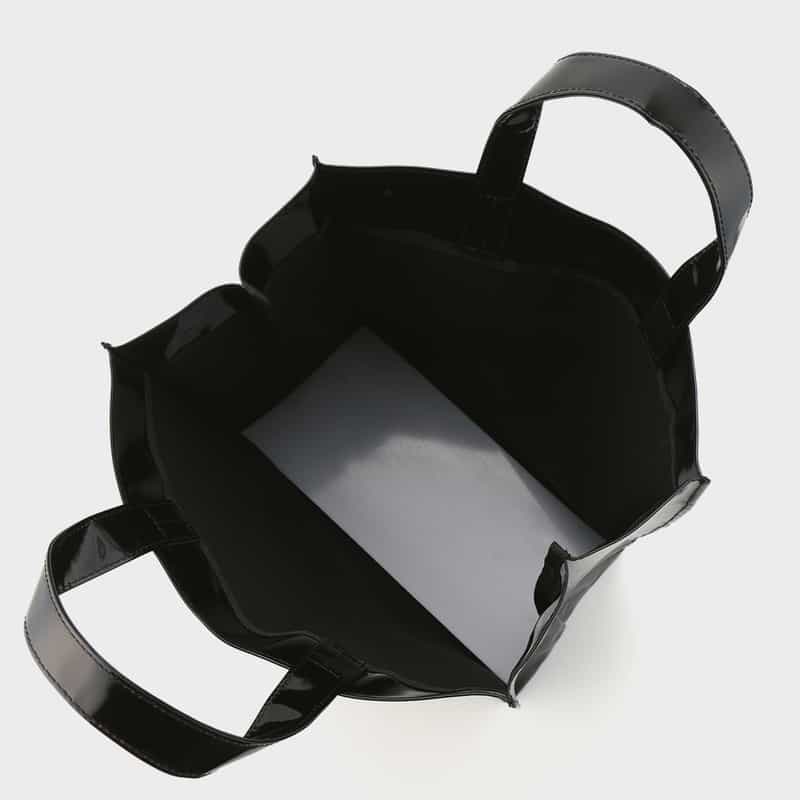 BARNEYS NEW YORK ロゴ入りPVCトートバッグ／無地（L） BLACK