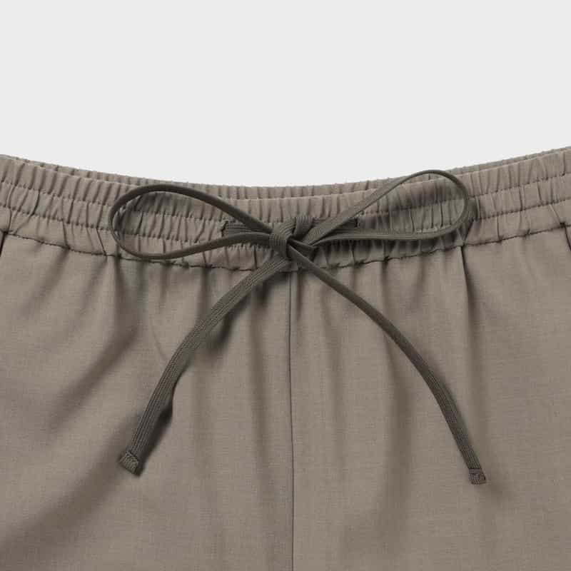 BARNEYS NEW YORK ウォッシャブル ドライタッチ ドローストリングイージーパンツ KHAKI