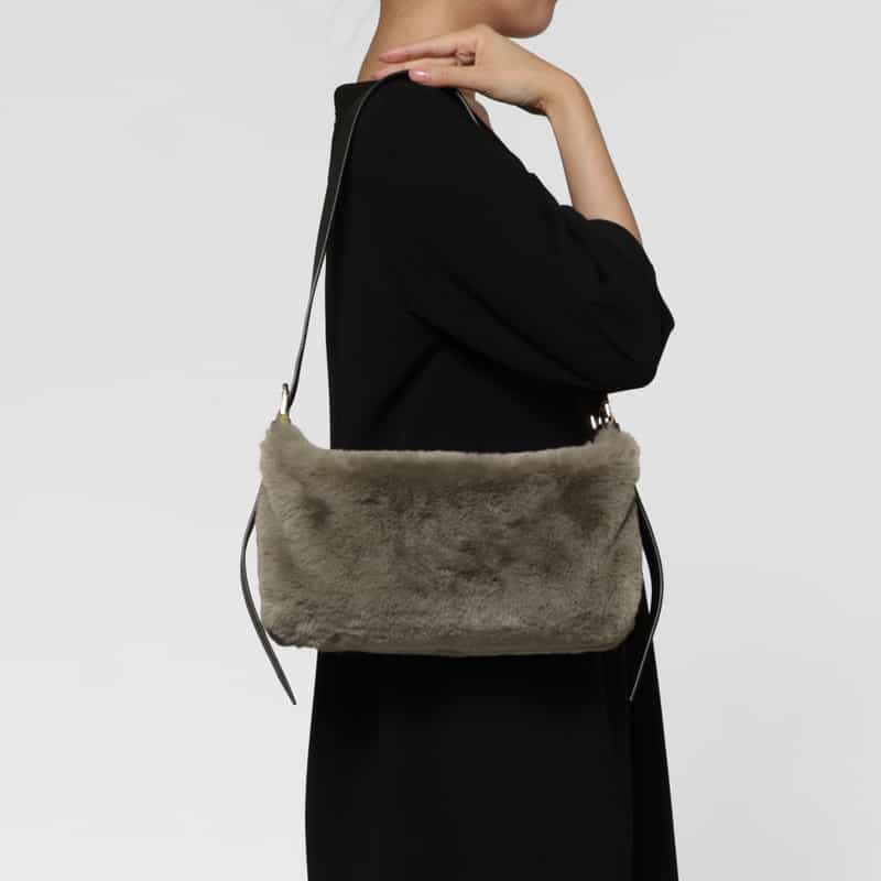VIOLAD’ORO VIOLAD’ORO ＜ヴィオラドーロ＞ フェイクファー ショルダーバッグ GRAY