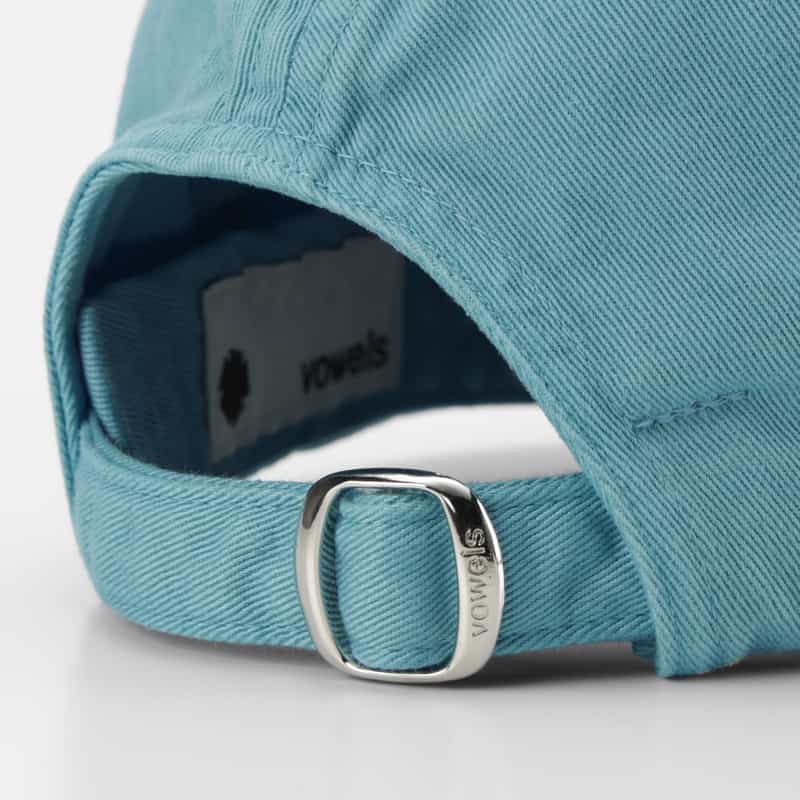 VOWELS VOWELS＜バウルズ＞ ロゴ入りベースボールキャップ BLUE