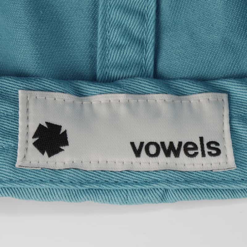 VOWELS VOWELS＜バウルズ＞ ロゴ入りベースボールキャップ BLUE