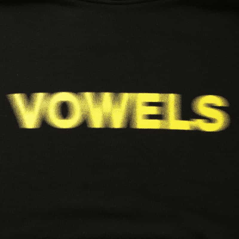 VOWELS VOWELS＜バウルズ＞ ロゴ入りスウェットフーディ BLACK