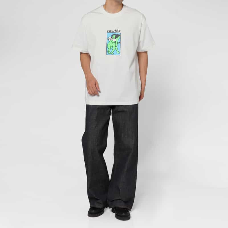 VOWELS VOWELS＜バウルズ＞ グラフィックTシャツ WHITE
