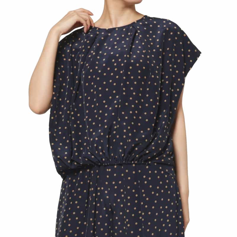 BARNEYS NEW YORK セットアップ ウォッシャブル ランダムドット柄ノースリーブブラウス NAVY