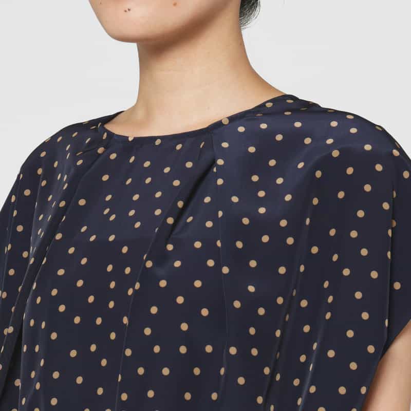 BARNEYS NEW YORK セットアップ ウォッシャブル ランダムドット柄ノースリーブブラウス NAVY