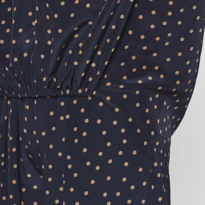 BARNEYS NEW YORK セットアップ ウォッシャブル ランダムドット柄ノースリーブブラウス NAVY