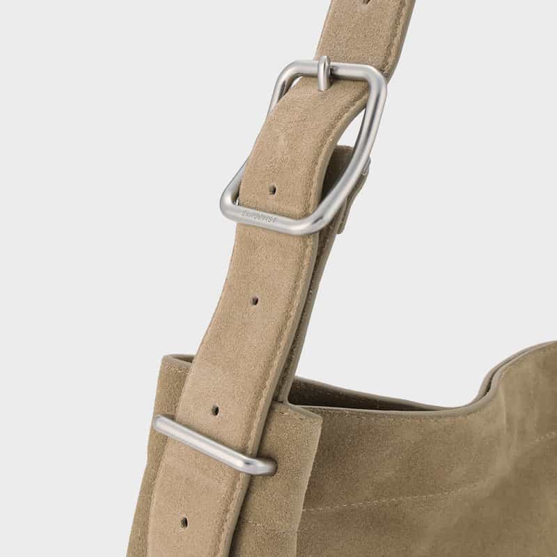 SANDQVIST SANDQVIST＜サンドクヴィスト＞ スエード素材ショルダーバッグ BEIGE