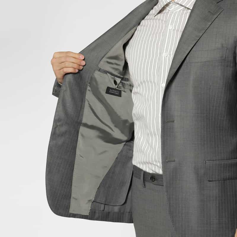 BARNEYS NEW YORK ストライプ柄スーツ"MADISON GOLD"（ロロピアーナ社製ウール使用） GRAY