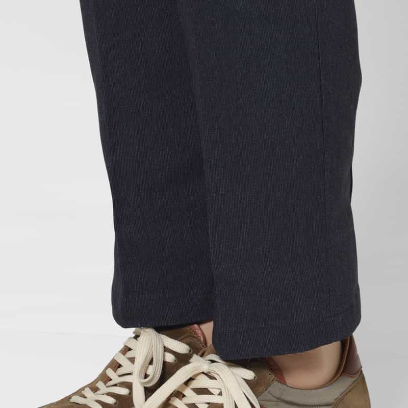 BARNEYS NEW YORK ストレッチ素材ピンストライプ柄スリムパンツ NAVY