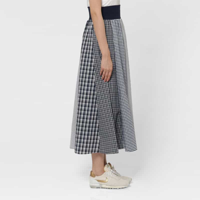 BARNEYS NEW YORK ウォッシャブル シアサッカー素材パネル切替ロングフレアスカート NAVY