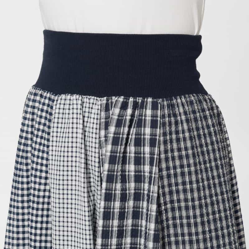 BARNEYS NEW YORK ウォッシャブル シアサッカー素材パネル切替ロングフレアスカート NAVY