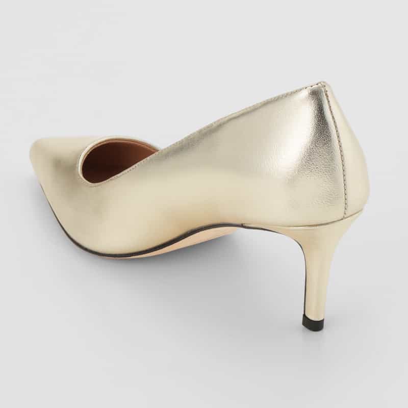 BARNEYS NEW YORK メタリック ポインテッドトゥパンプス GOLD