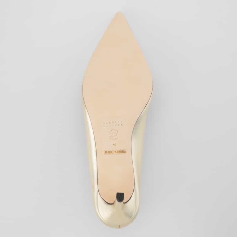BARNEYS NEW YORK メタリック ポインテッドトゥパンプス GOLD