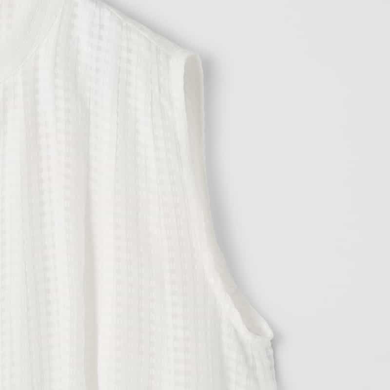 BARNEYS NEW YORK セットアップ ウォッシャブル サテンサッカー素材ギンガムチェック柄ボリュームヘムブラウス WHITE