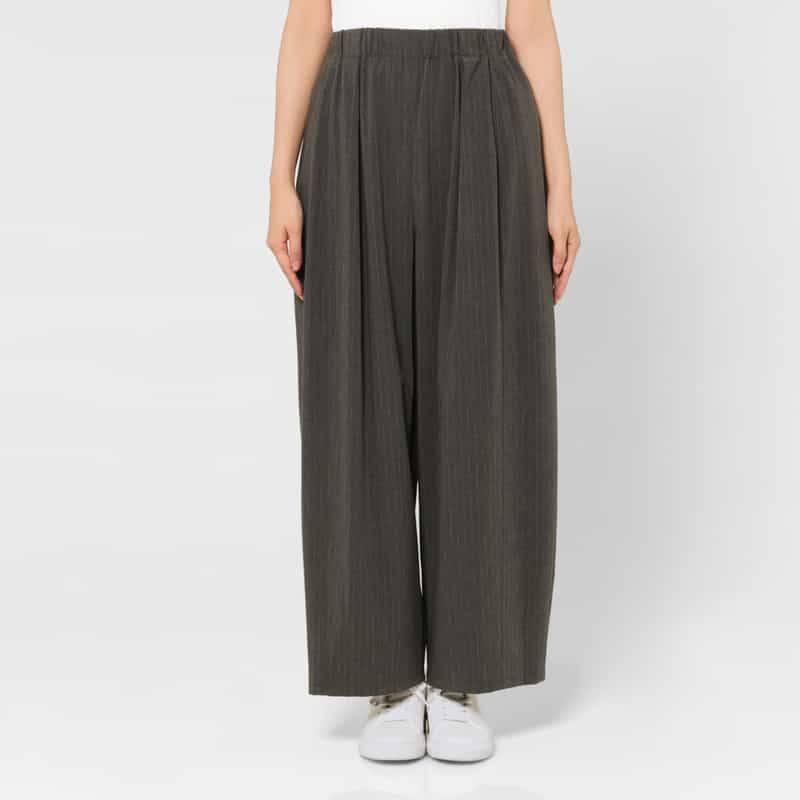 BARNEYS NEW YORK ウォッシャブル ピンストライプ柄ドローストリング付きワイドパンツ GRAY