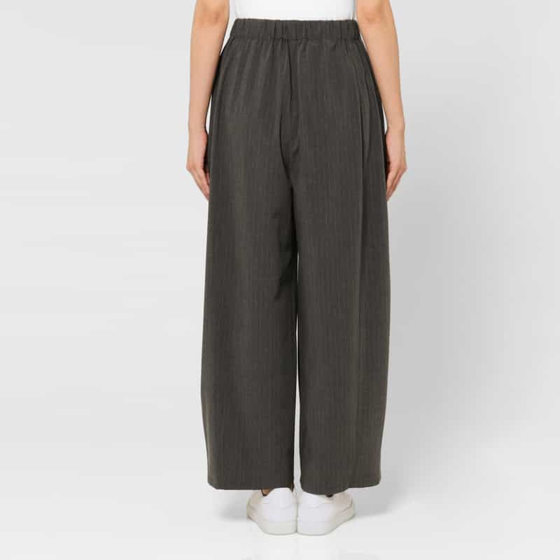 BARNEYS NEW YORK ウォッシャブル ピンストライプ柄ドローストリング付きワイドパンツ GRAY