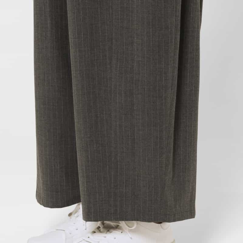 BARNEYS NEW YORK ウォッシャブル ピンストライプ柄ドローストリング付きワイドパンツ GRAY