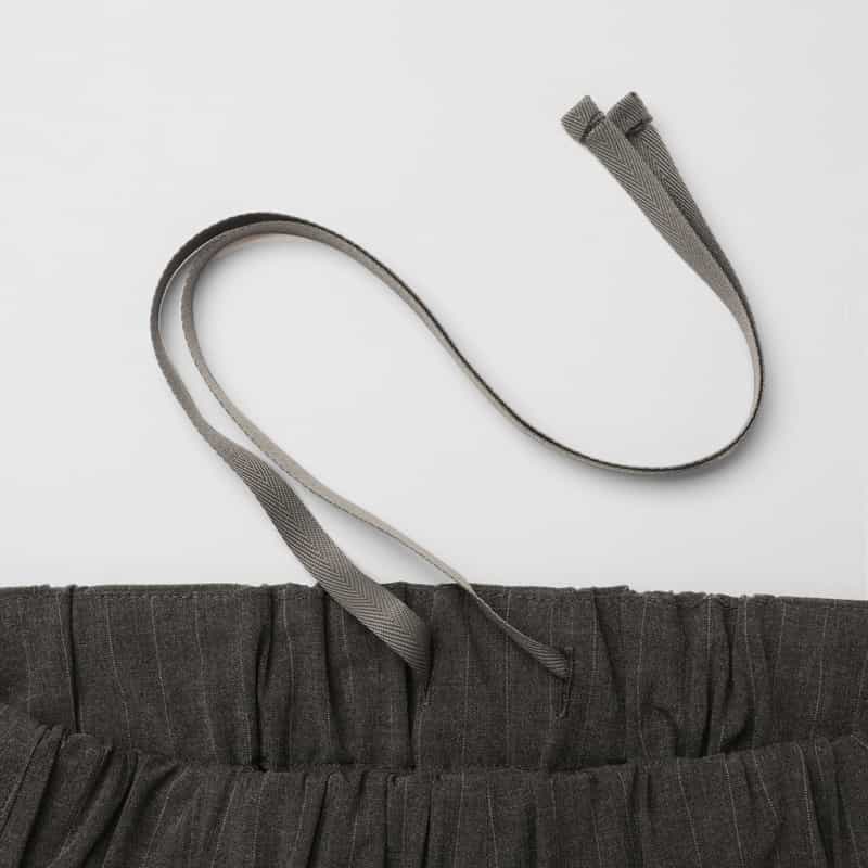 BARNEYS NEW YORK ウォッシャブル ピンストライプ柄ドローストリング付きワイドパンツ GRAY