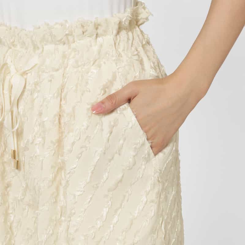 BARNEYS NEW YORK カットジャカード素材 ドローストリング付きワイドパンツ OFF WHITE