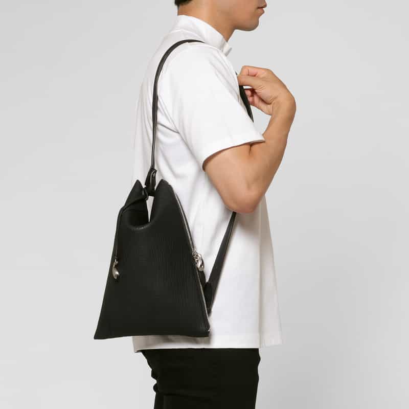 ETIAM ETIAM＜エティアム＞ トライアングル型ショルダーバッグ NAVY