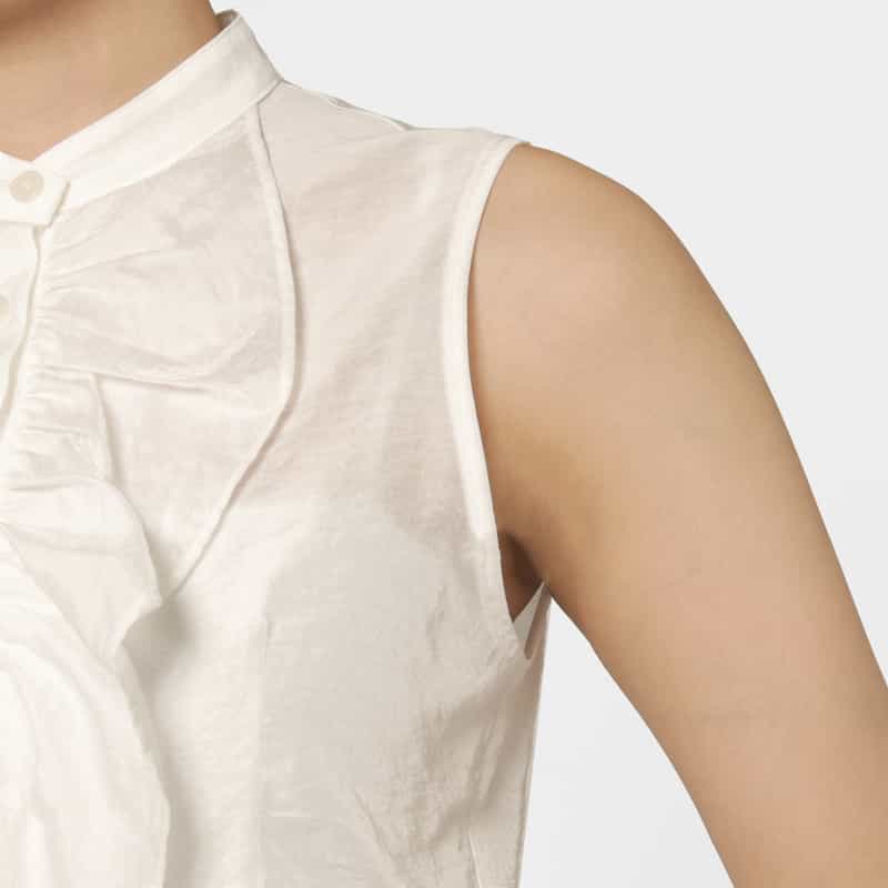 BARNEYS NEW YORK ウォッシャブル ラッフルデザインバンドカラーブラウス WHITE