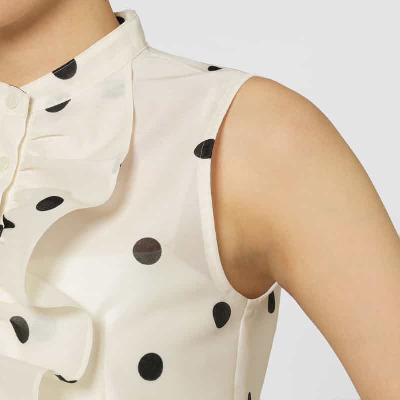 BARNEYS NEW YORK ウォッシャブル ドット柄ラッフルデザインバンドカラーブラウス WHITE