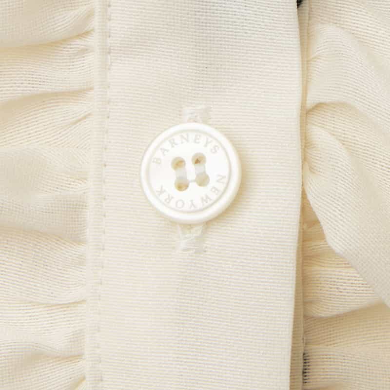BARNEYS NEW YORK ウォッシャブル ドット柄ラッフルデザインバンドカラーブラウス WHITE