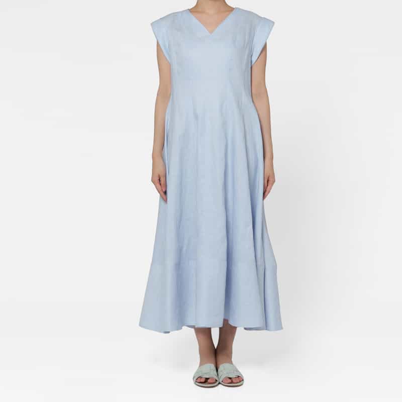 BARNEYS NEW YORK ウォッシャブル ソフトリネン素材Vネックフレアロングドレス（インナードレス付き） LIGHT BLUE
