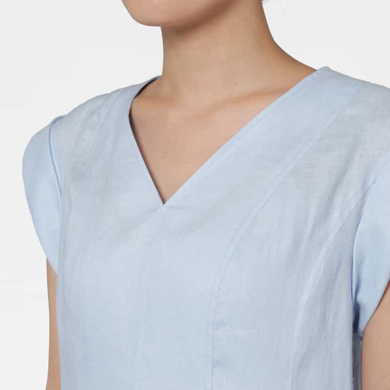 BARNEYS NEW YORK ウォッシャブル ソフトリネン素材Vネックフレアロングドレス（インナードレス付き） LIGHT BLUE