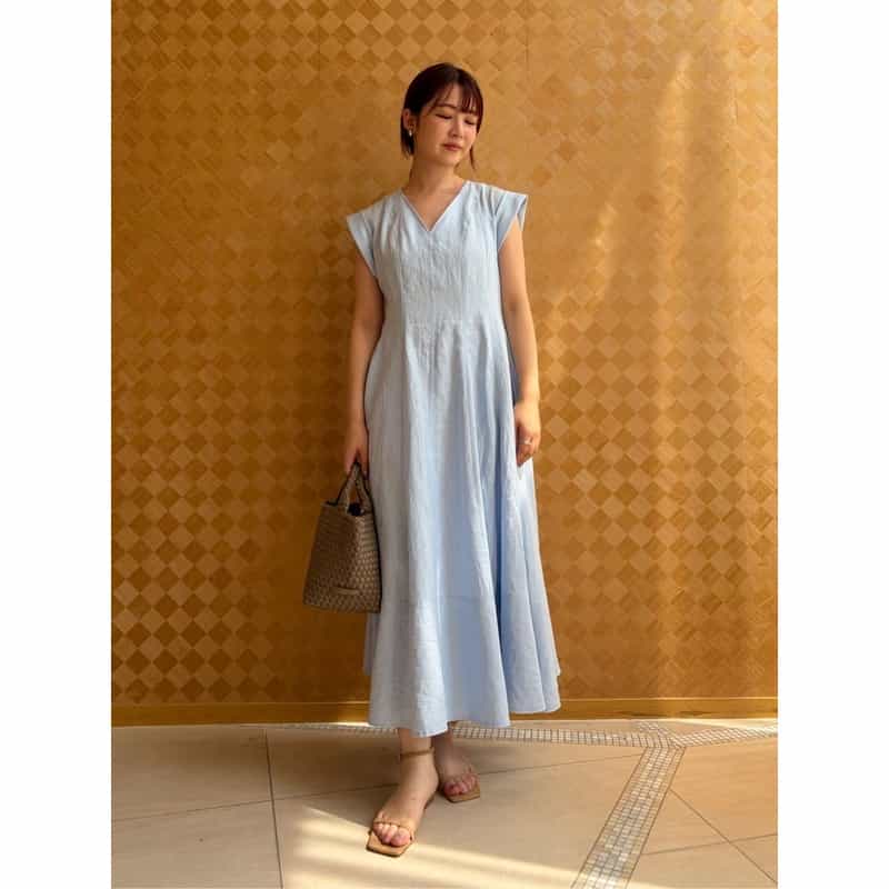 BARNEYS NEW YORK ウォッシャブル ソフトリネン素材Vネックフレアロングドレス（インナードレス付き） LIGHT BLUE