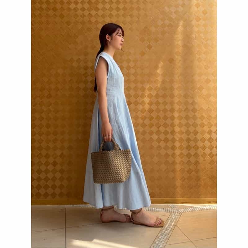 BARNEYS NEW YORK ウォッシャブル ソフトリネン素材Vネックフレアロングドレス（インナードレス付き） LIGHT BLUE
