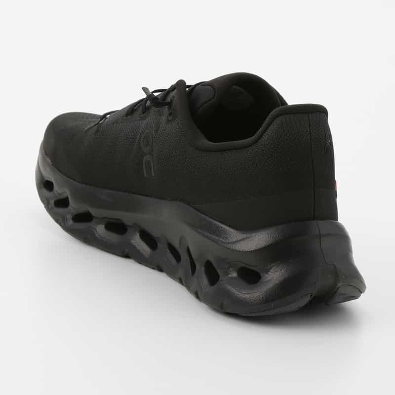 ON ON＜オン＞ スニーカー"CLOUDTILT" BLACK