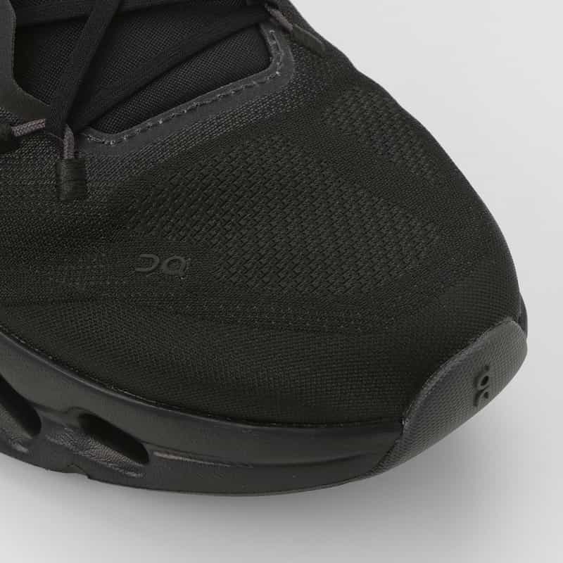 ON ON＜オン＞ スニーカー"CLOUDTILT" BLACK