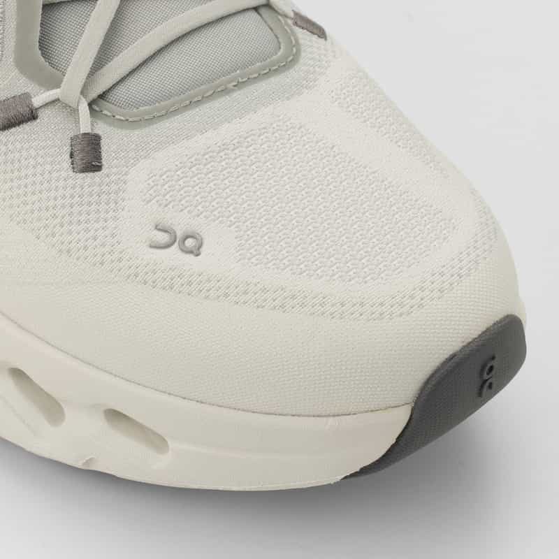 ON ON＜オン＞ スニーカー"CLOUDTILT" LIGHT GRAY